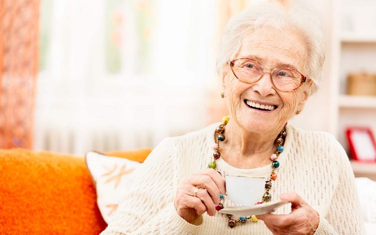 Пожилая женщина приснилась весёлой